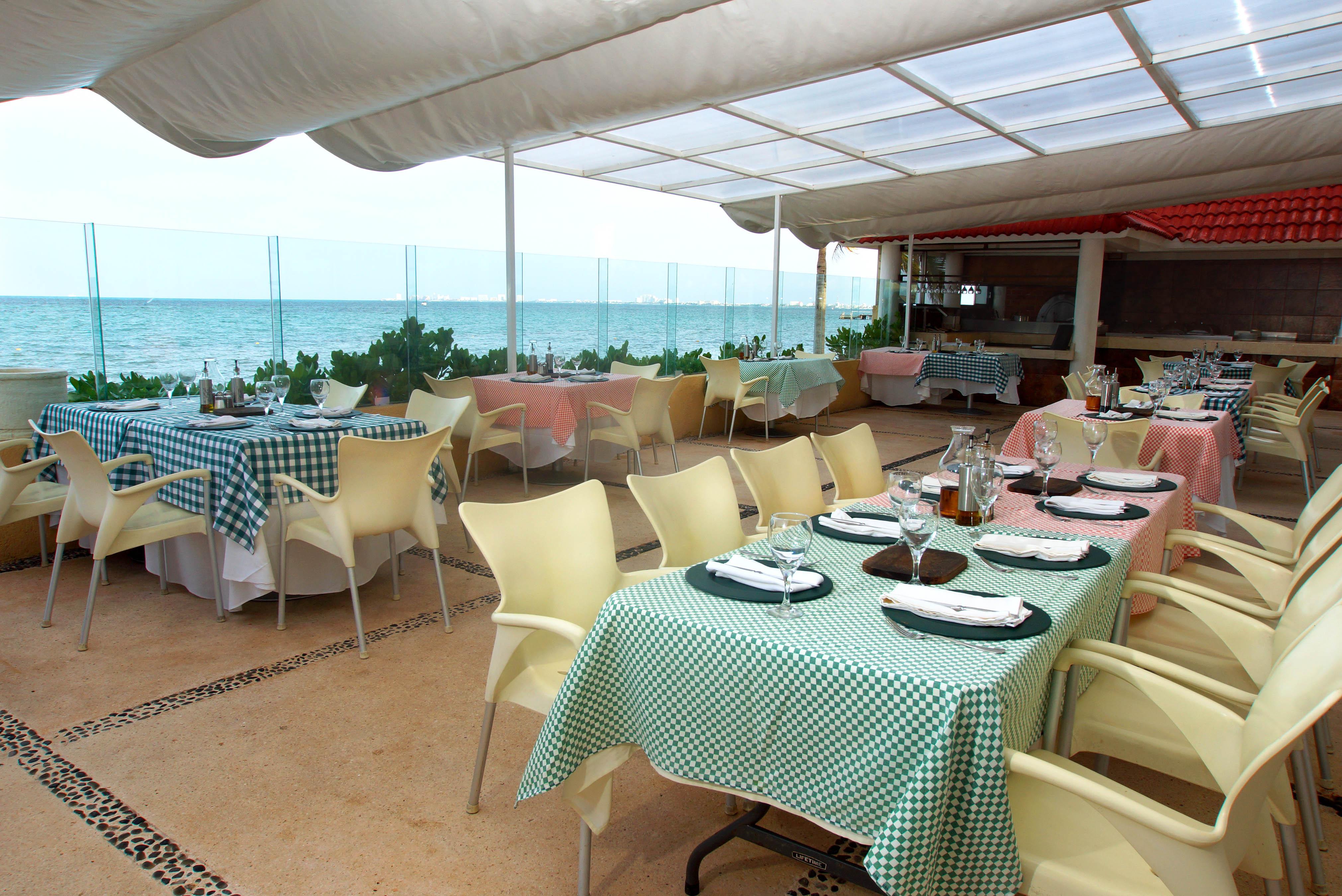Ritmo & Water Park Resort Cancún
