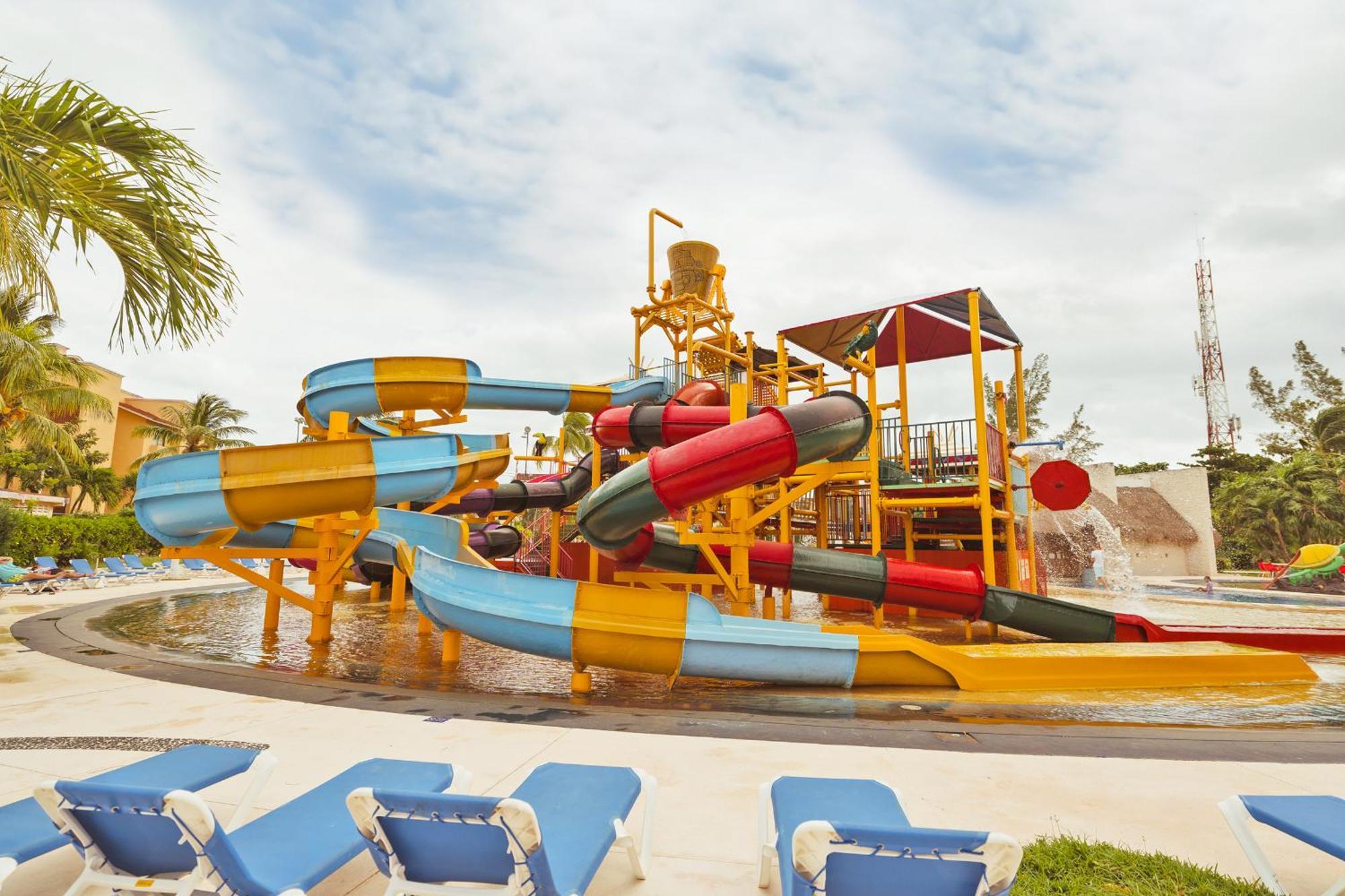 Ritmo & Water Park Resort Cancún