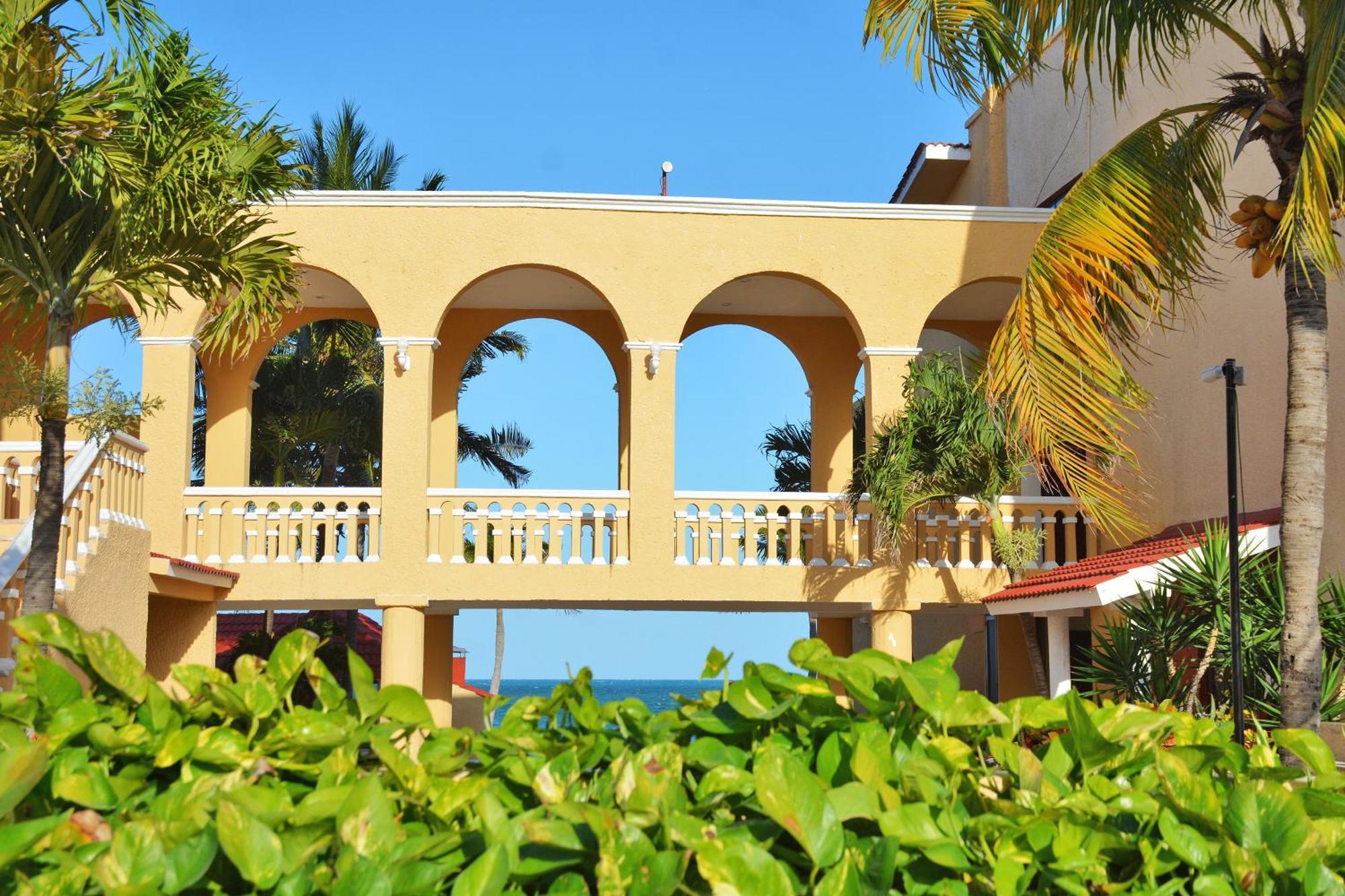 Ritmo & Water Park Resort Cancún
